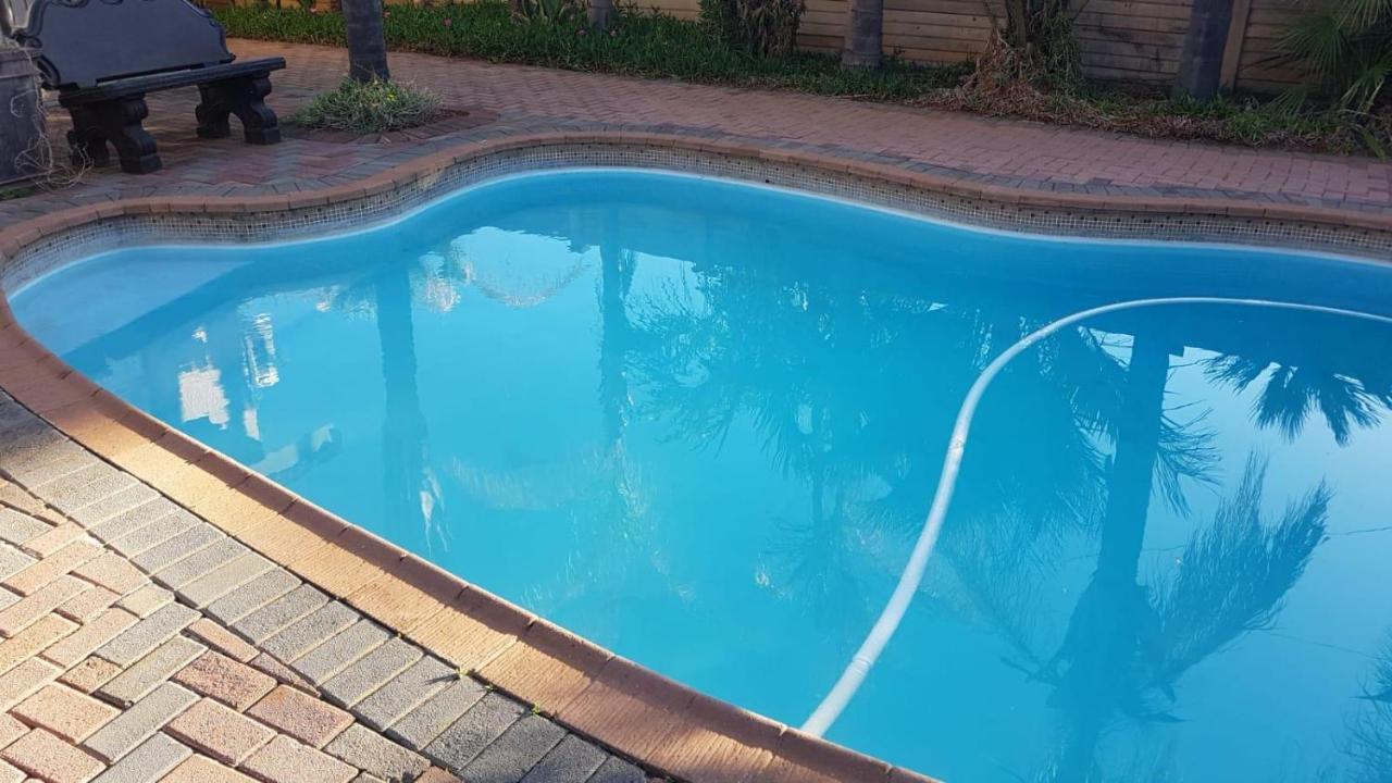 Nkwasi Lodge Parys Bagian luar foto