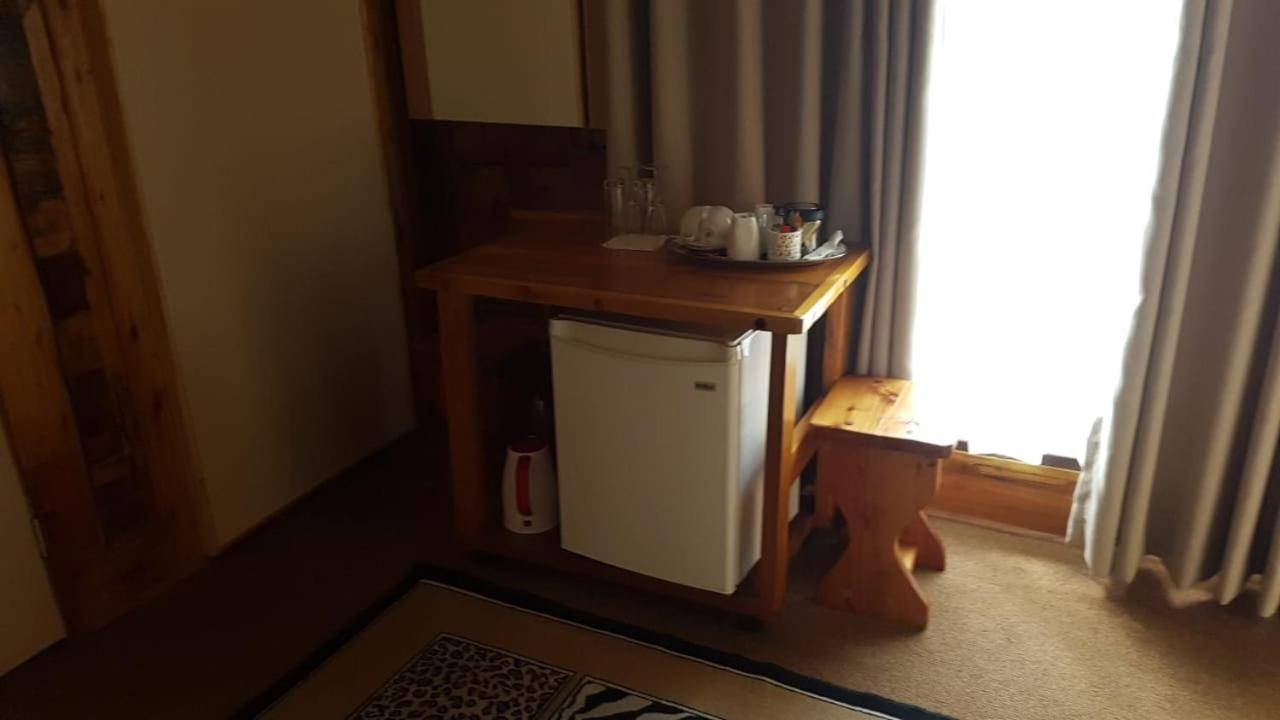 Nkwasi Lodge Parys Bagian luar foto