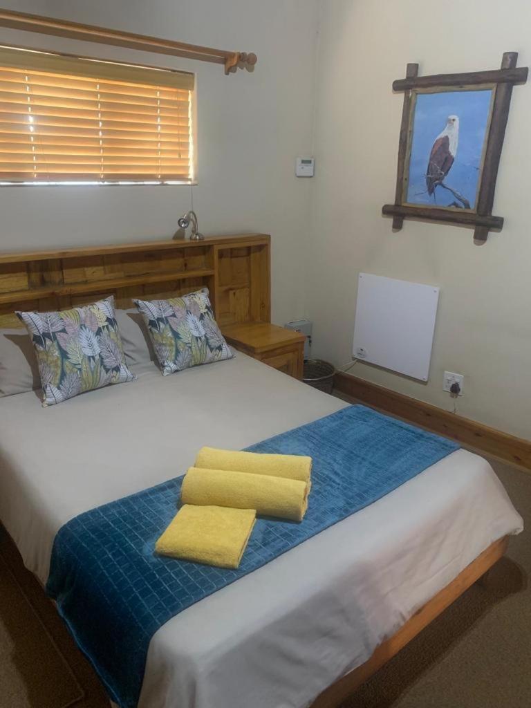 Nkwasi Lodge Parys Bagian luar foto