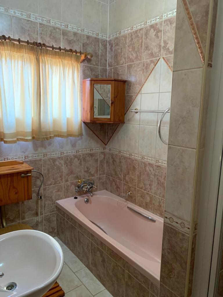 Nkwasi Lodge Parys Bagian luar foto