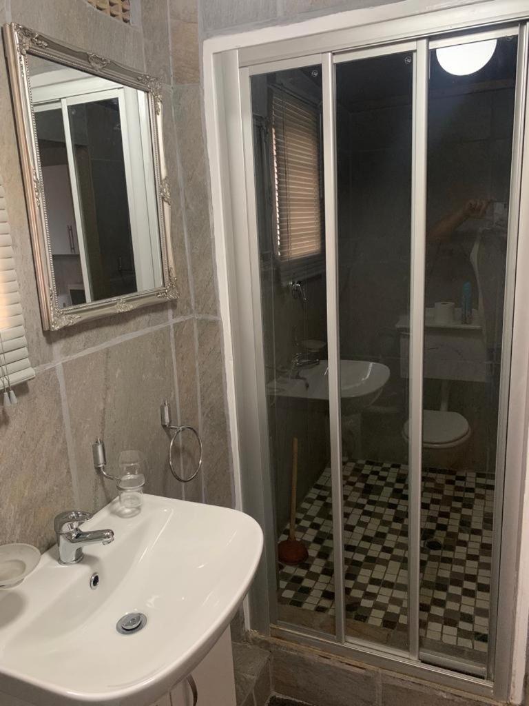 Nkwasi Lodge Parys Bagian luar foto