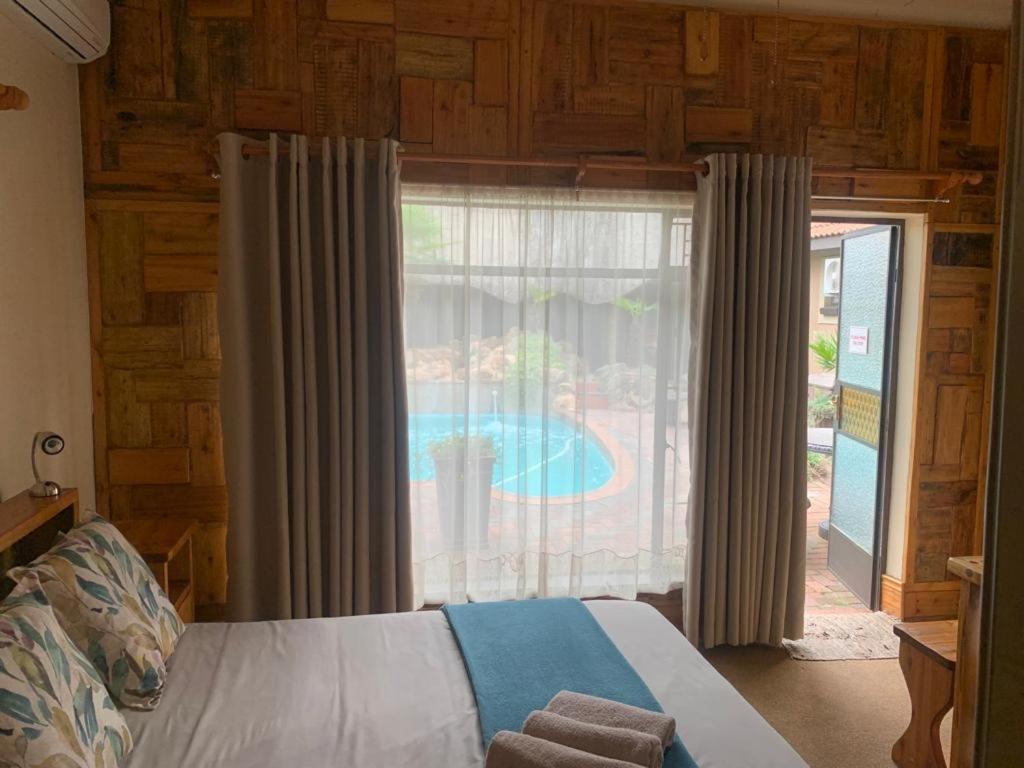 Nkwasi Lodge Parys Bagian luar foto