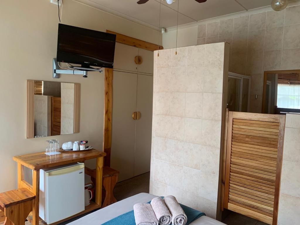 Nkwasi Lodge Parys Bagian luar foto
