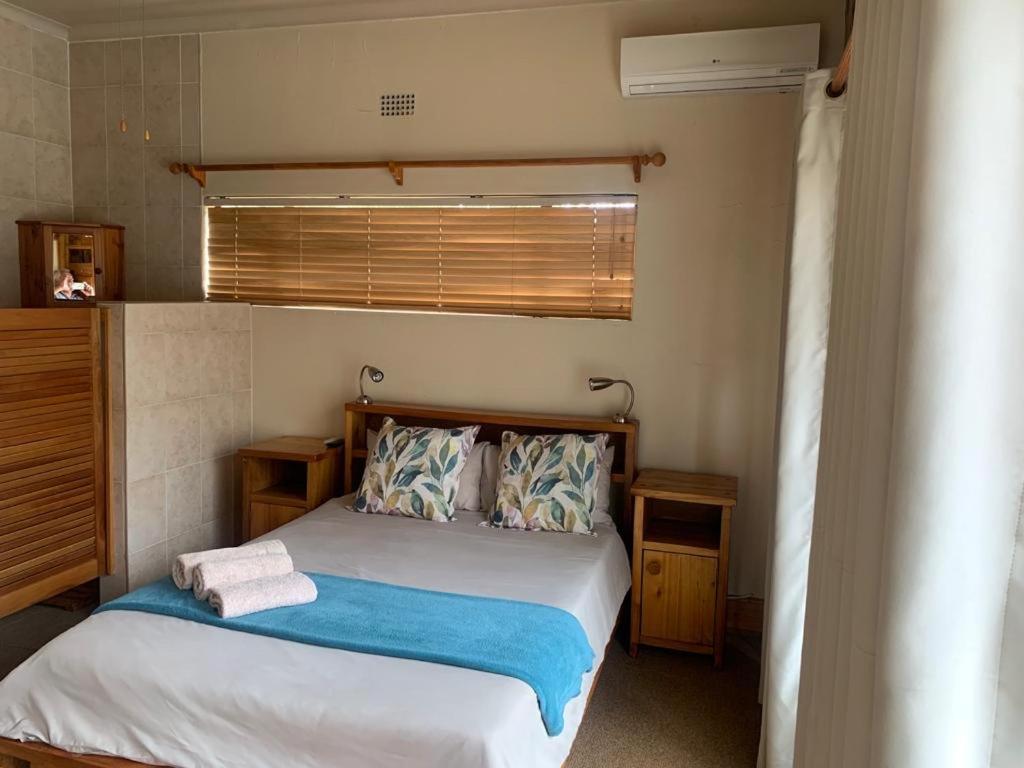 Nkwasi Lodge Parys Bagian luar foto