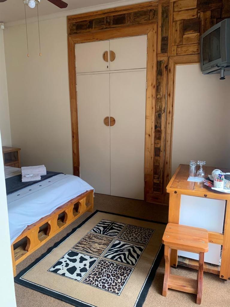 Nkwasi Lodge Parys Bagian luar foto