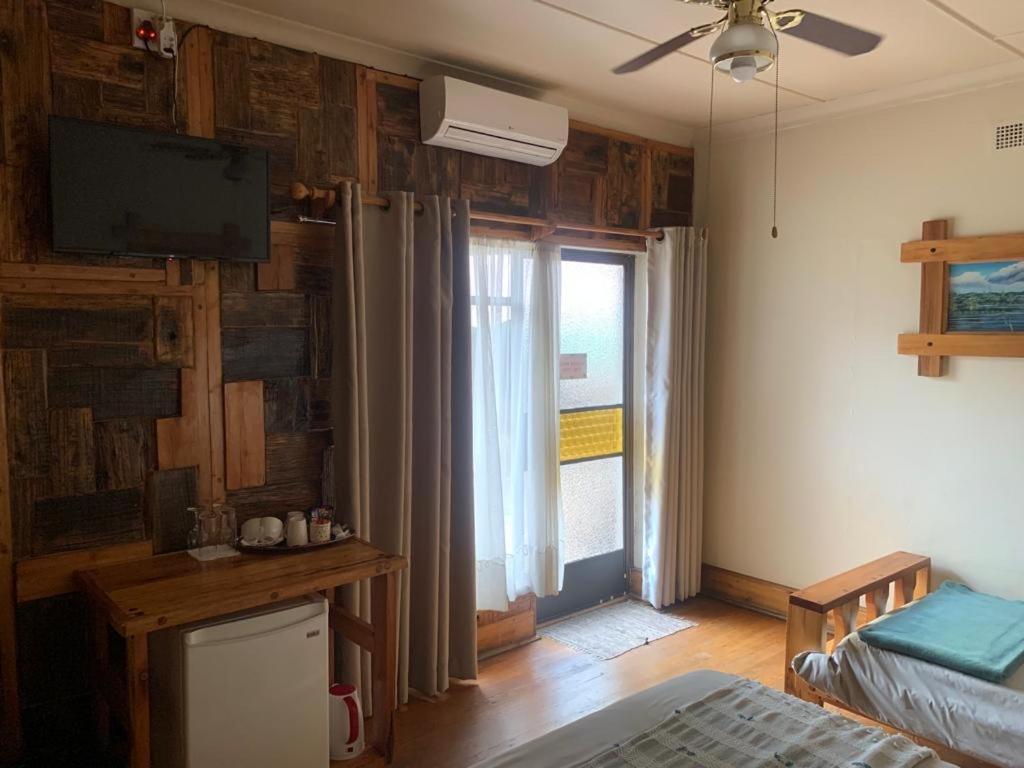 Nkwasi Lodge Parys Bagian luar foto