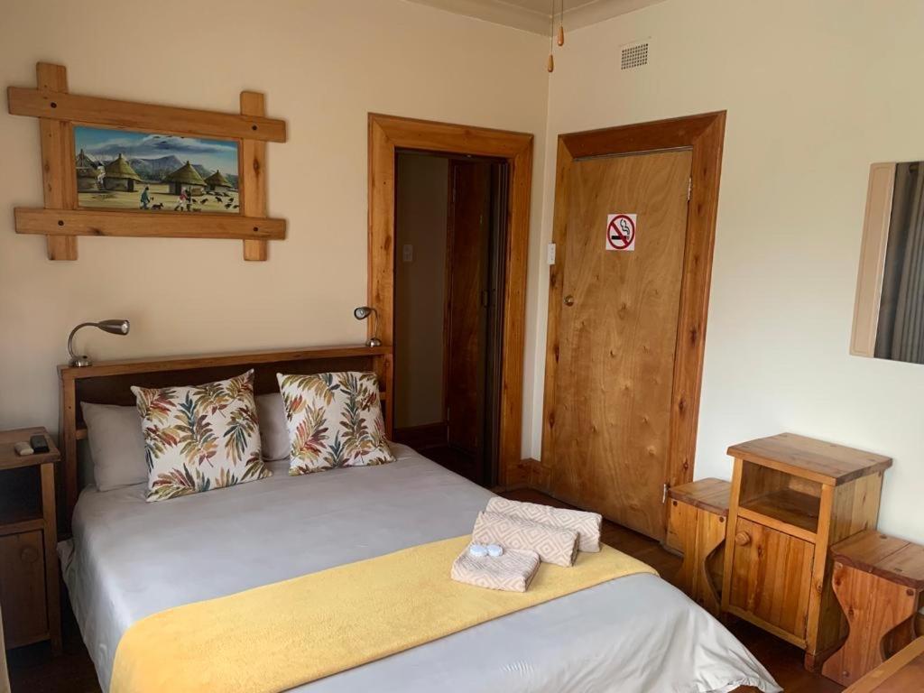 Nkwasi Lodge Parys Bagian luar foto