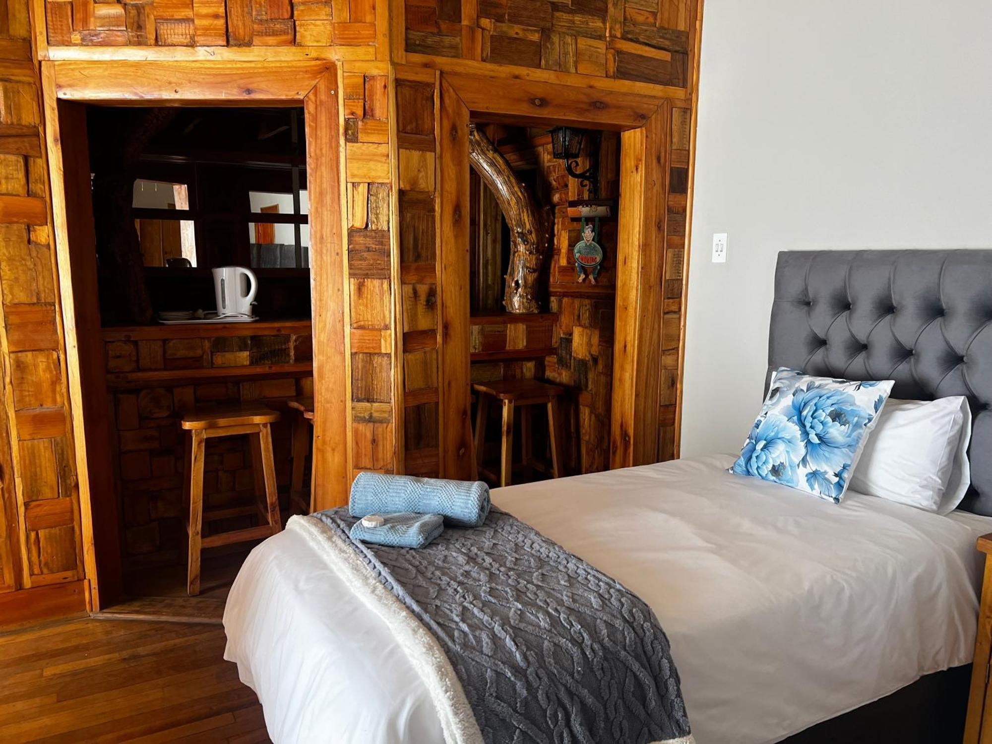 Nkwasi Lodge Parys Bagian luar foto