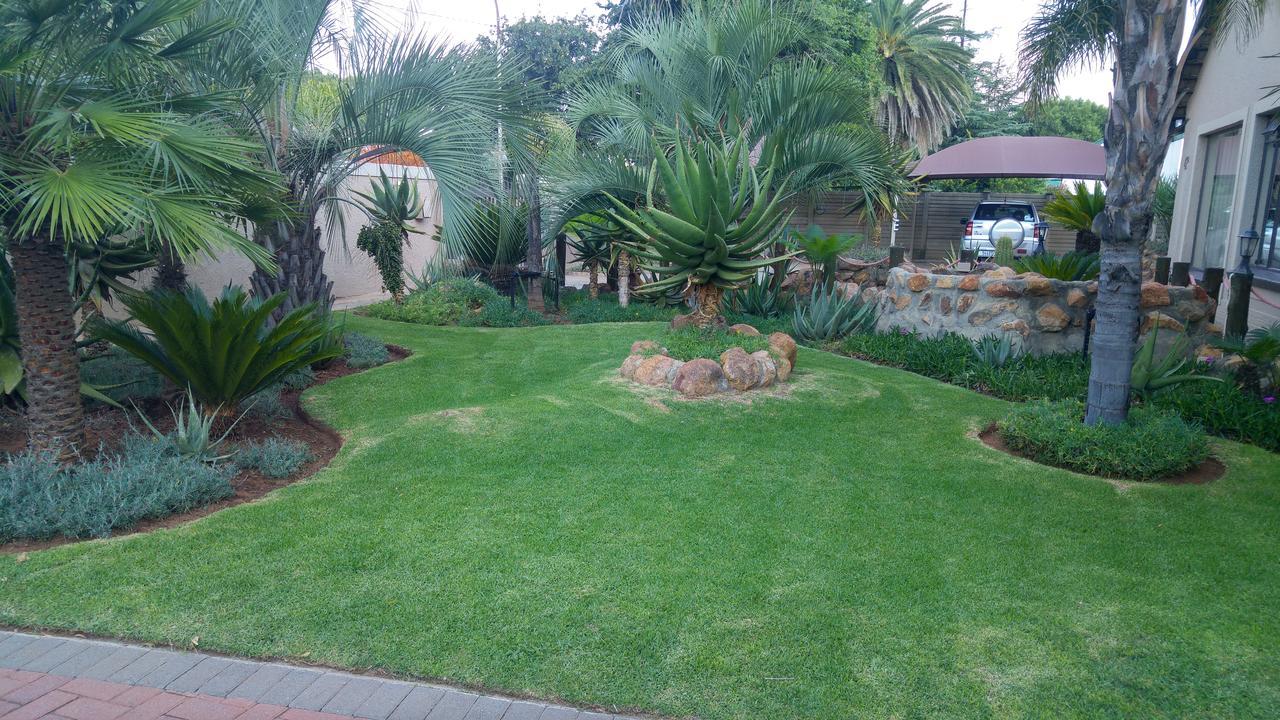 Nkwasi Lodge Parys Bagian luar foto