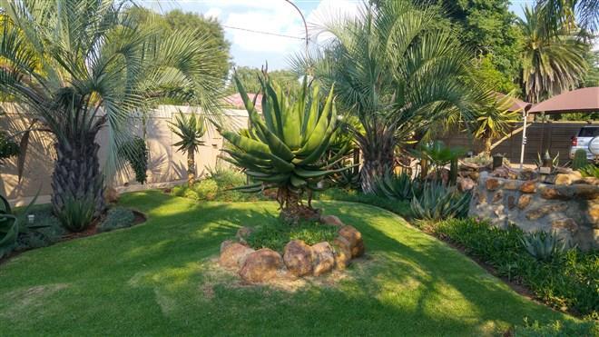 Nkwasi Lodge Parys Bagian luar foto