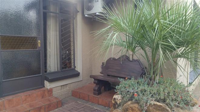 Nkwasi Lodge Parys Bagian luar foto