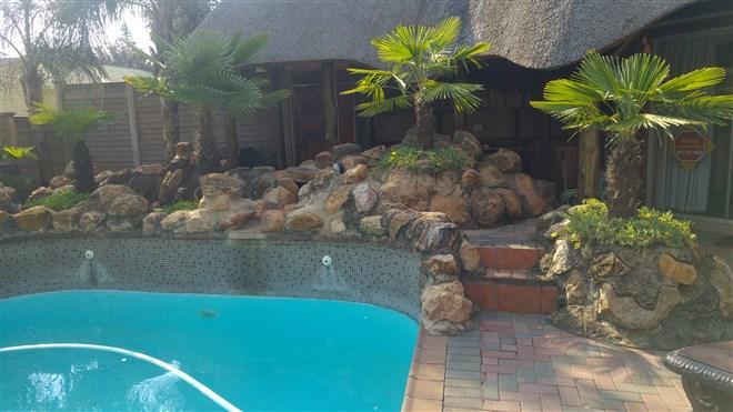 Nkwasi Lodge Parys Bagian luar foto