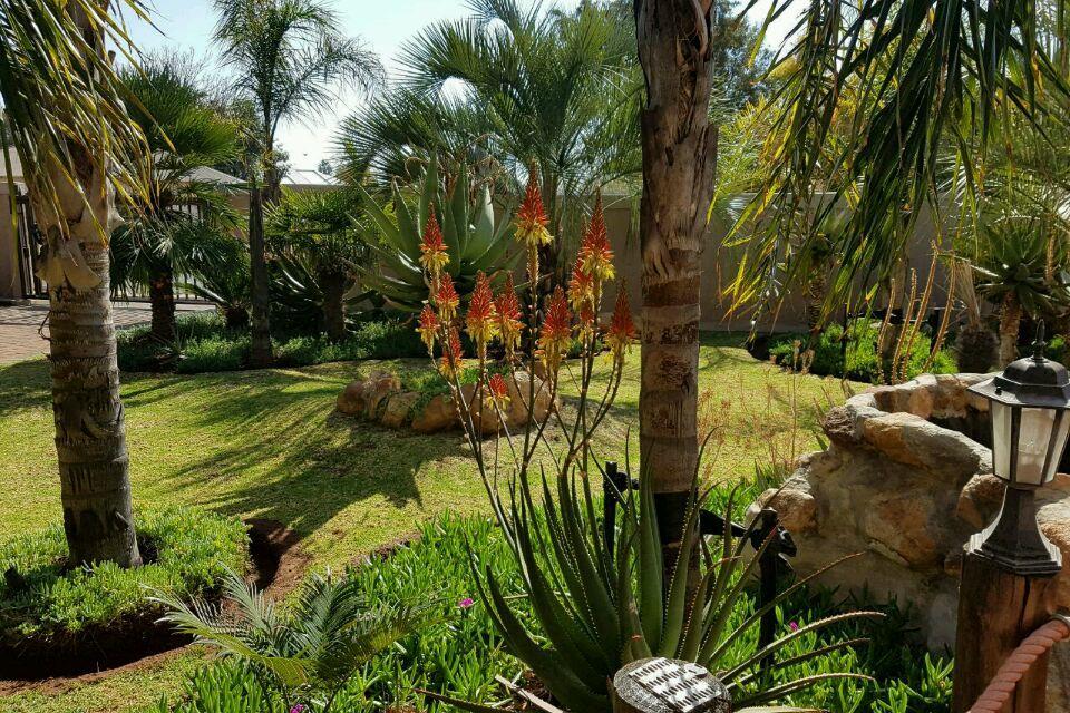Nkwasi Lodge Parys Bagian luar foto